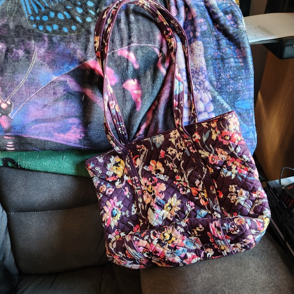 ❤️ 💕Vera Bradley Purse Purple With Floral Print. - Picture 3 of 4